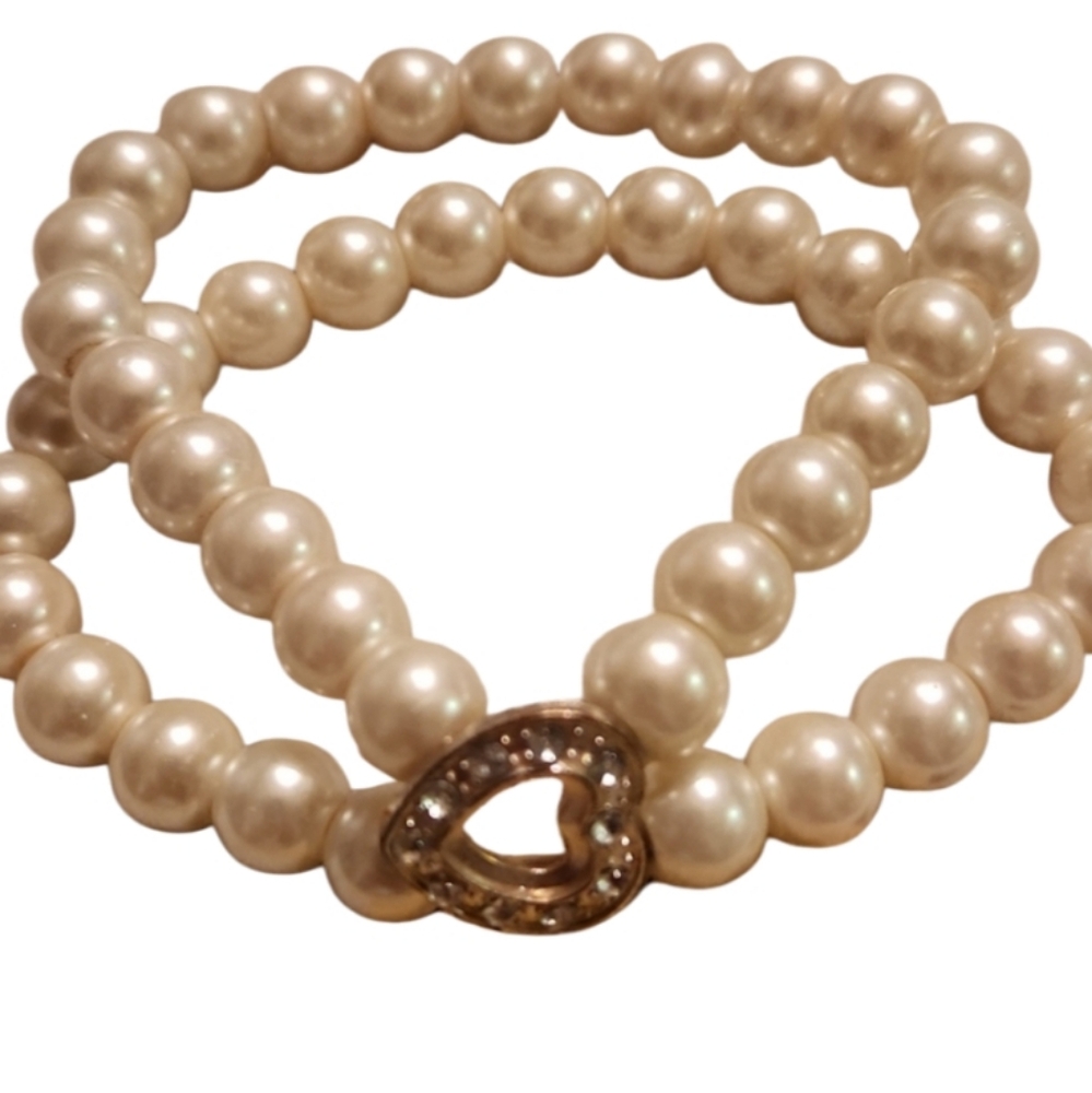 Elegant Vintage Stretch  Pearl Bracelet with Heart Charm
